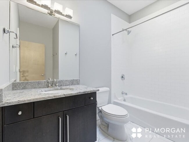 Building Photo - 2 Bedroom, 2 Bathroom Townhouse - Available Immediately