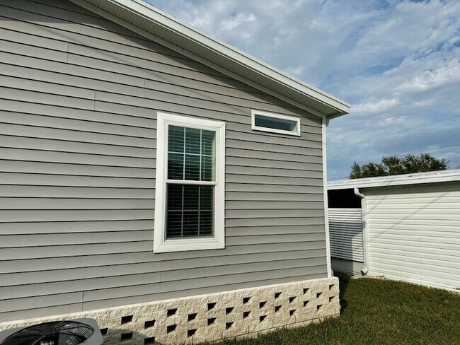 Building Photo - 1283 Jamestown Dr