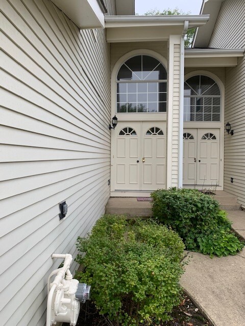 Main Entrance - 820 Dracut Ln