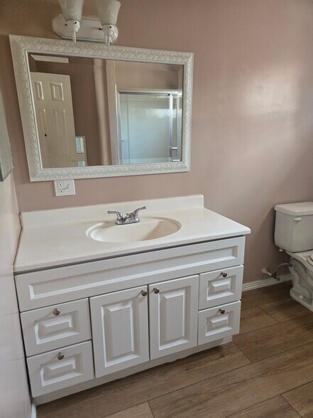 Building Photo - 5723 Hazeltine Ave