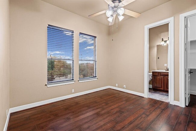 Building Photo - 334 Blazing Star Dr