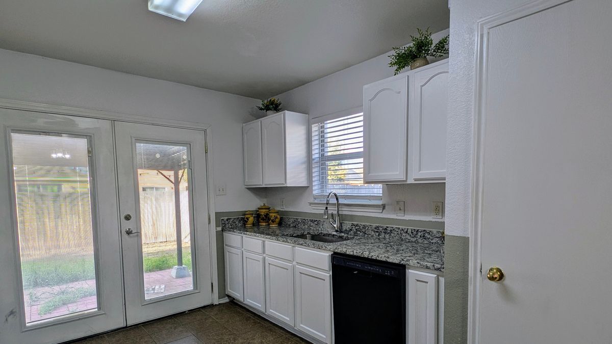 Building Photo - 10619 Shaenview