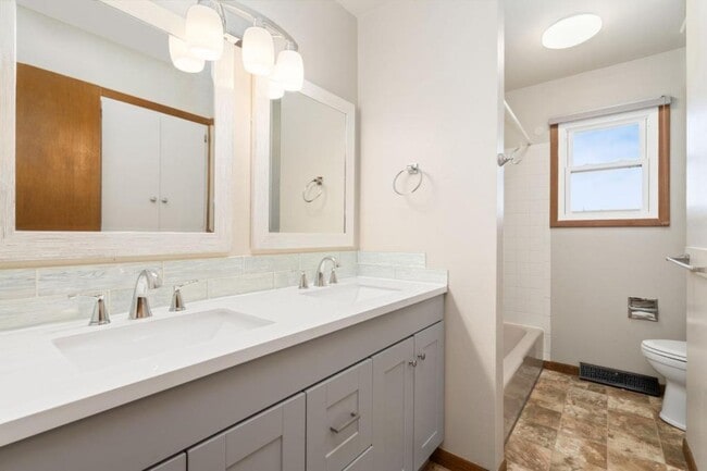 Building Photo - 4243 Pin Oak Dr
