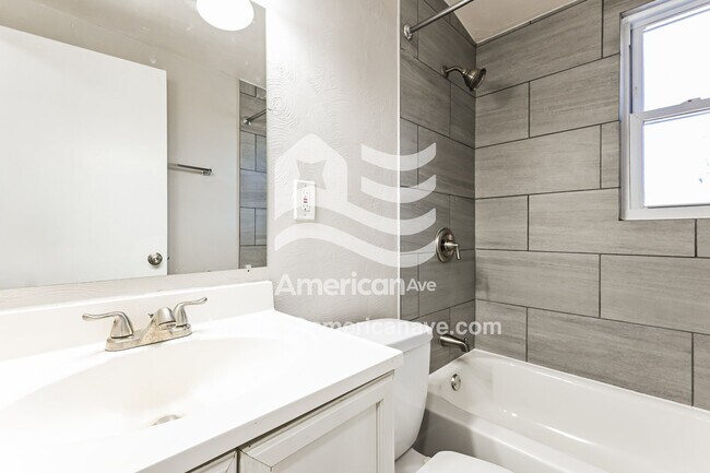 Building Photo - 1727 Wesley St