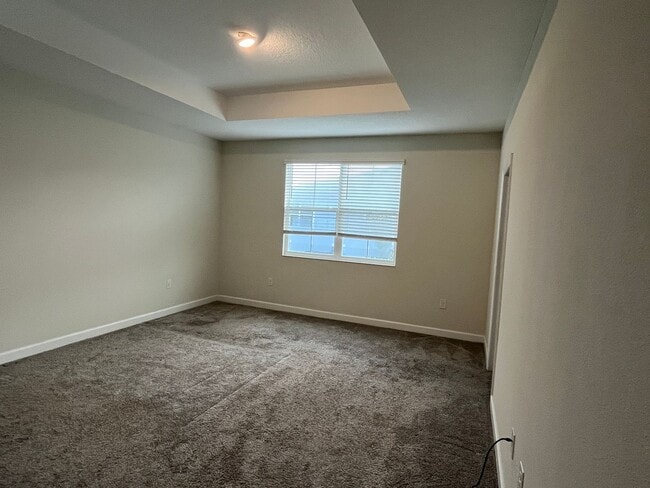 Building Photo - 3 bed 2.5 bath townhouse for rent