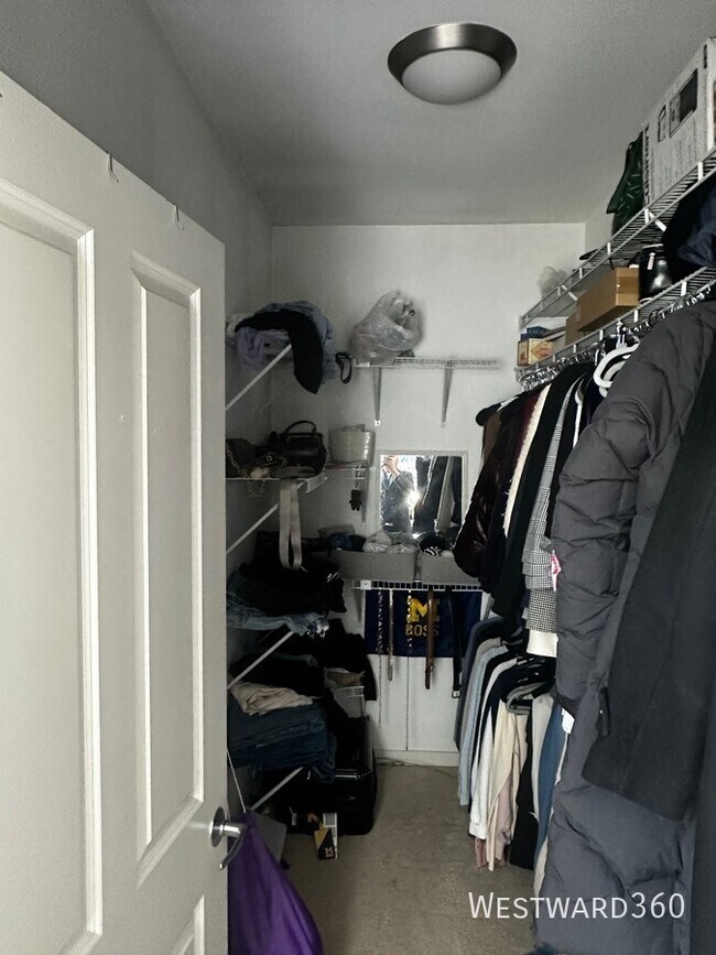 Building Photo - 1121 W Washburne Ave