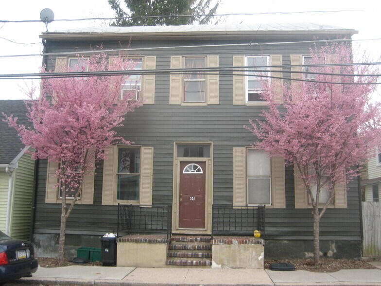 Primary Photo - 64 S Charlotte St