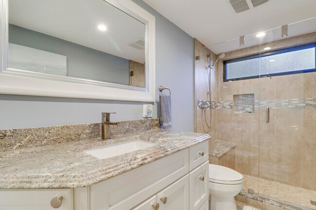 Building Photo - 515 Bay Colony Dr N