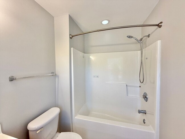 Building Photo - Charming 3BD, 2BA Apex Townhome In a Prime...