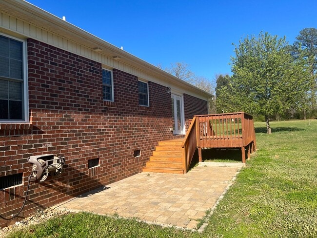 Building Photo - 3 Bedroom 3 Bathroom House with an Office.  Available Now!