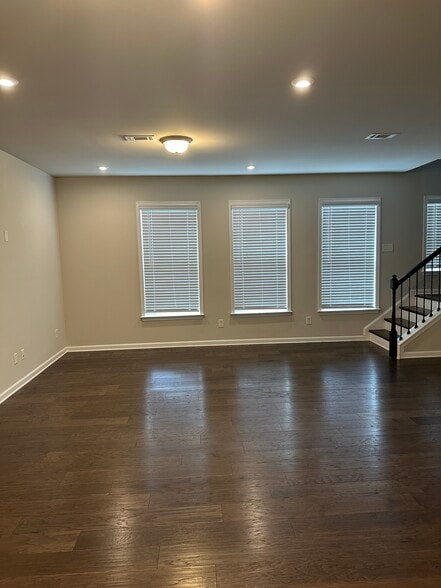 Building Photo - 3040 Regal Crown Dr