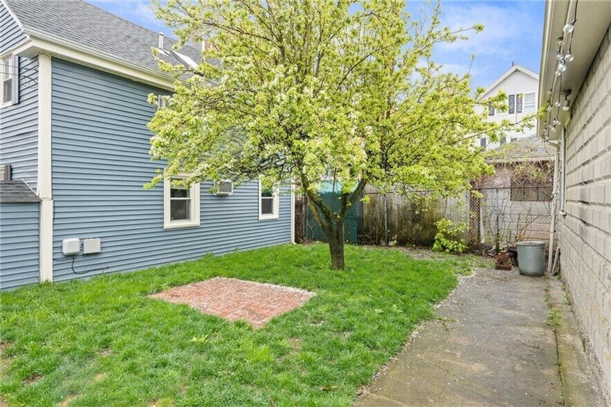 Building Photo - 27 Fremont St