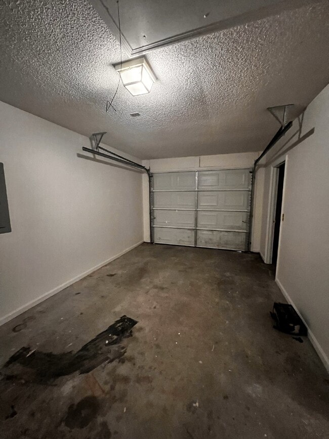 Building Photo - Home For Rent