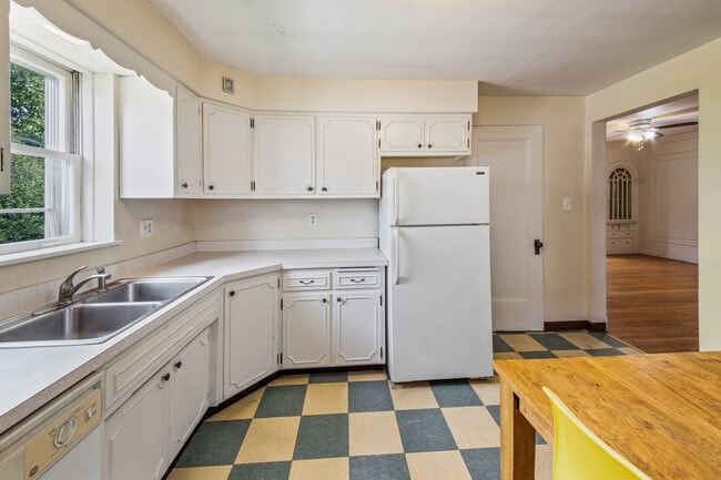 Building Photo - 3006 W Logan Blvd