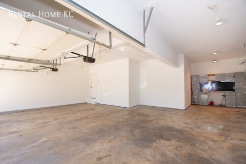 Building Photo - Large 1.5 Story luxury home on 2.5 acres  ...