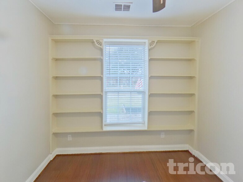 Building Photo - 709 Flagstone Way