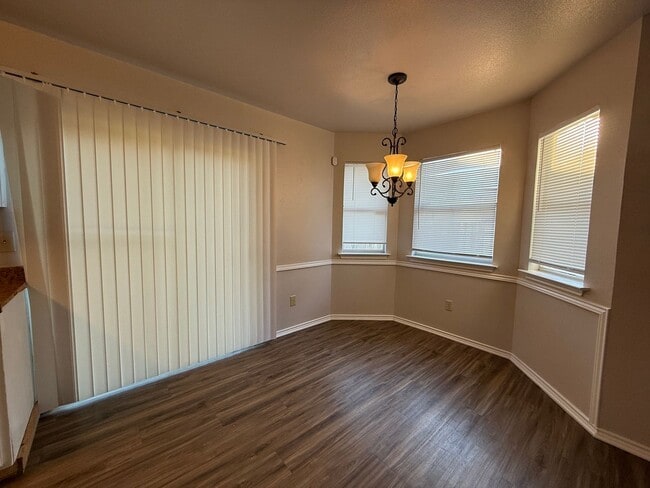 Building Photo - 2501 Windmill Dr