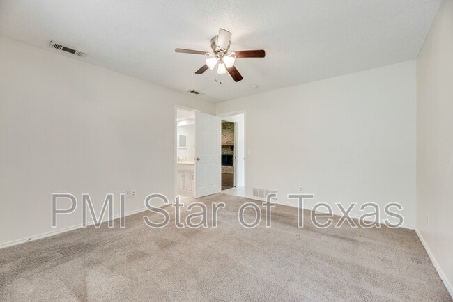 Building Photo - 2130 Teakwood Ln