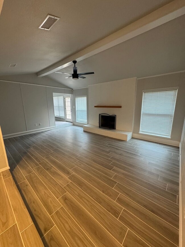 Building Photo - 5921 Pleasant Hill Dr