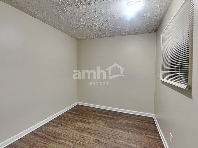 Building Photo - 450 Crested View Dr