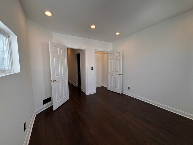 Building Photo - 2313 E Harold St