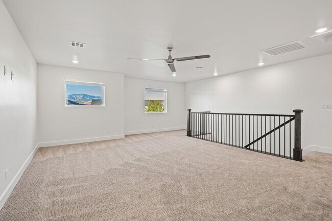 Building Photo - Beautiful 4 bedroom, 3.5 bathroom twin home in St George!