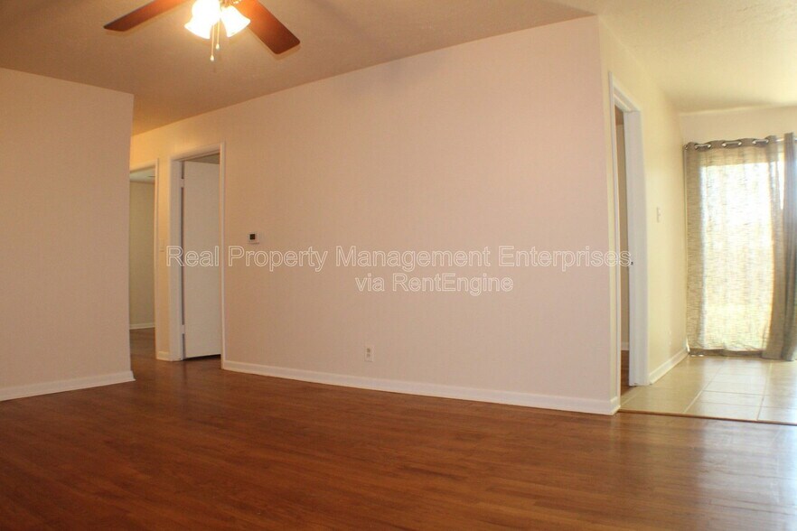 Building Photo - 516 Inwood Dr