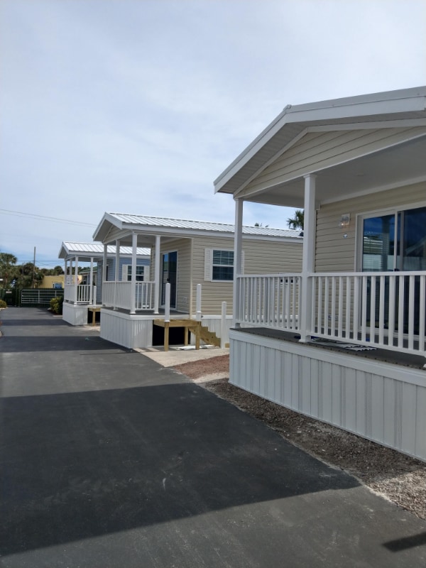 Building Photo - 2580 NE Indian River Dr