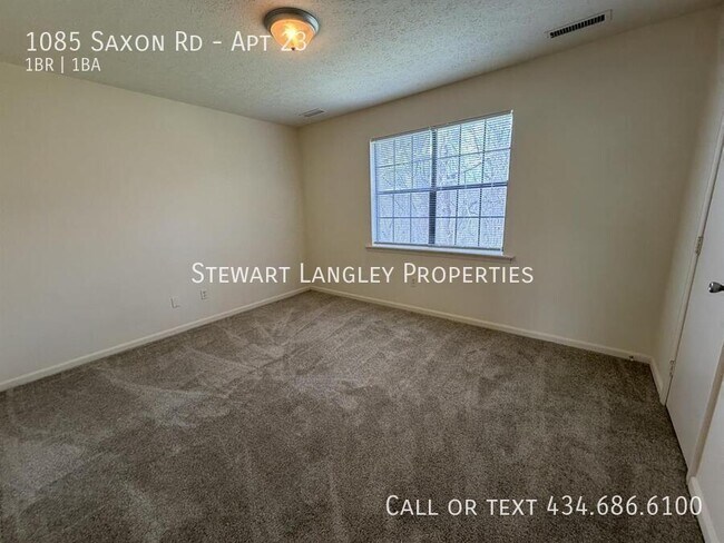 Building Photo - 1085 Saxon Rd