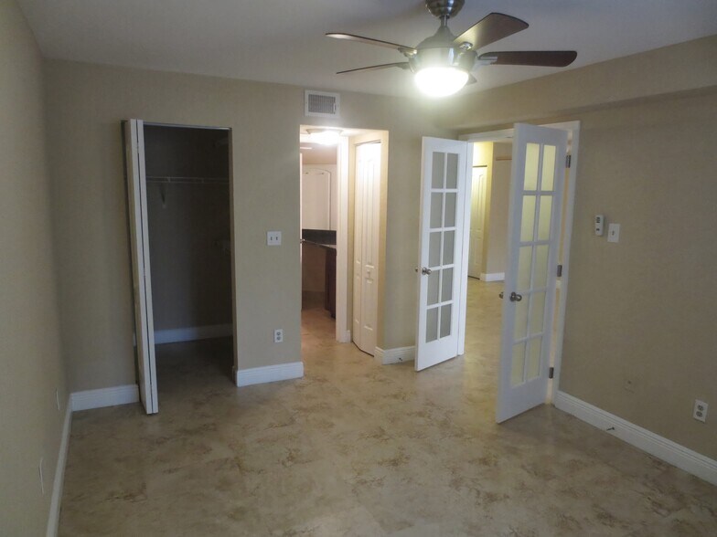 Building Photo - 2871 N Oakland Forest Dr