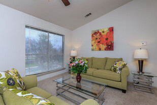 Building Photo - Beeville Station Apartments