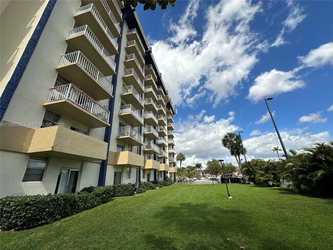 Building Photo - 801 NW 47th Ave