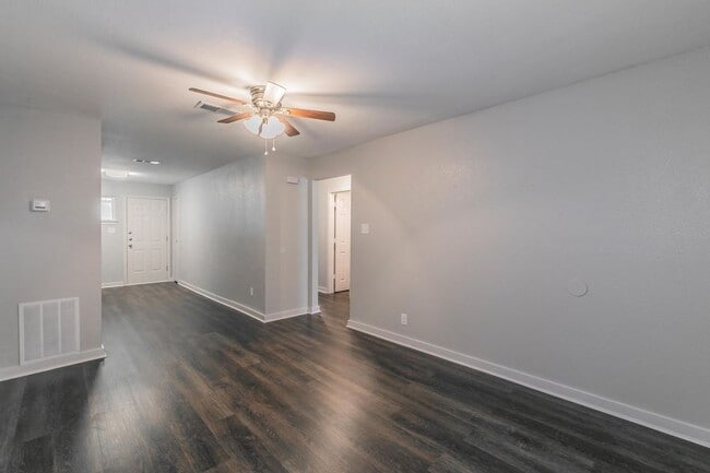 Building Photo - 3515 Selk Ave