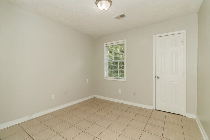 Building Photo - 5539 Hall Cir