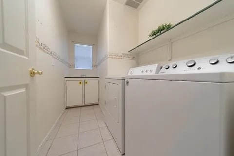 Building Photo - 601 Shadowbrook Dr