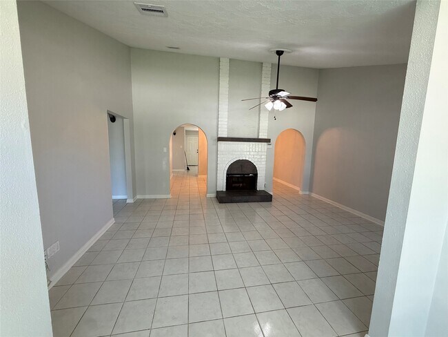 Building Photo - 9503 Homeland Dr