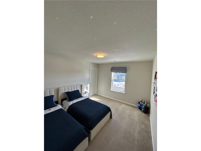 Building Photo - 5785 Urbandale Ln N