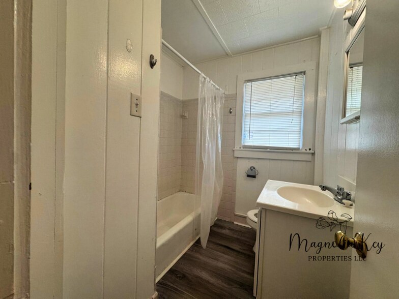 Building Photo - 7203 Porcher Dr