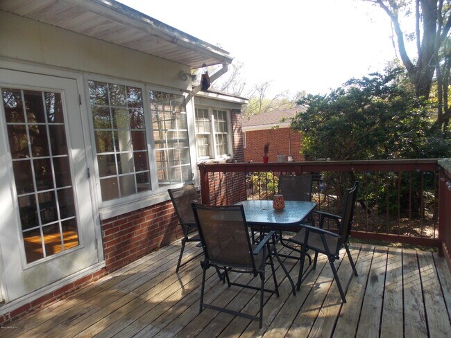 Building Photo - 1694 Geraldine Dr