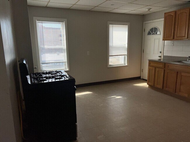 Building Photo - 50 Millbury St