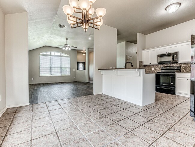 Building Photo - Charming home in North Edmond + Deer Creek Schools