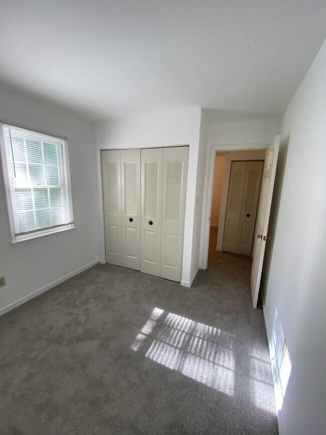 Building Photo - 1700 Taft Pl