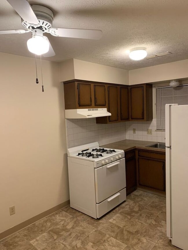 Building Photo - Wilmich Apartments, Akron OH - 1bed/1bath