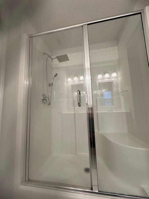 shower - 3051 Stanhope Dr