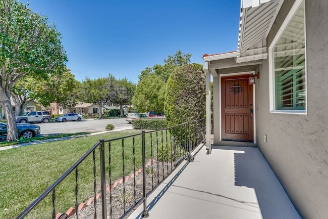 Building Photo - 1940's Quaint 2 Bedroom Single Story Home off of Hedding Street with Modern Amenities & Great Bac...