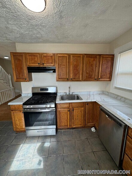 Building Photo - 42 Winship St