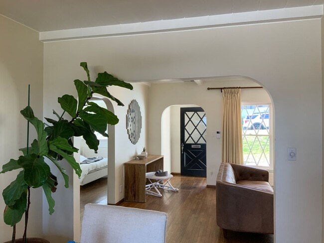 Building Photo - Beautiful single family home in Upper Holl...