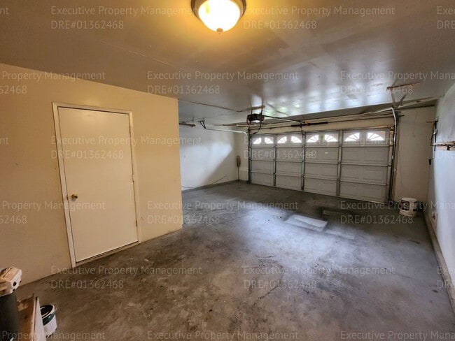 Building Photo - 3 bedrooms /2.5 bath two-story gem boasts ...