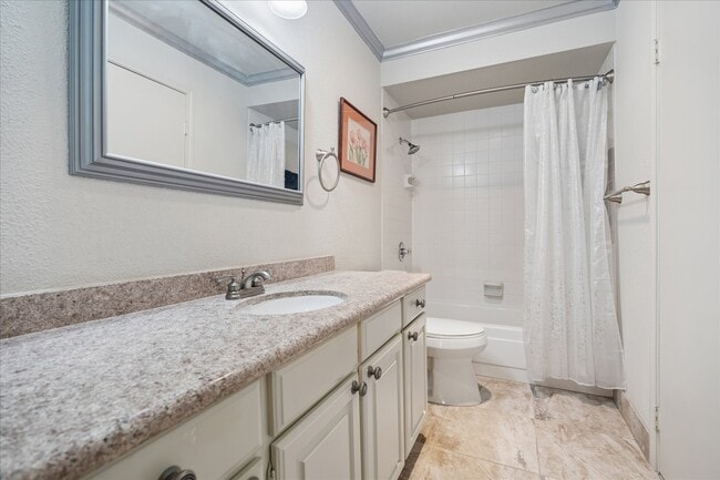 Building Photo - 2475 Underwood St