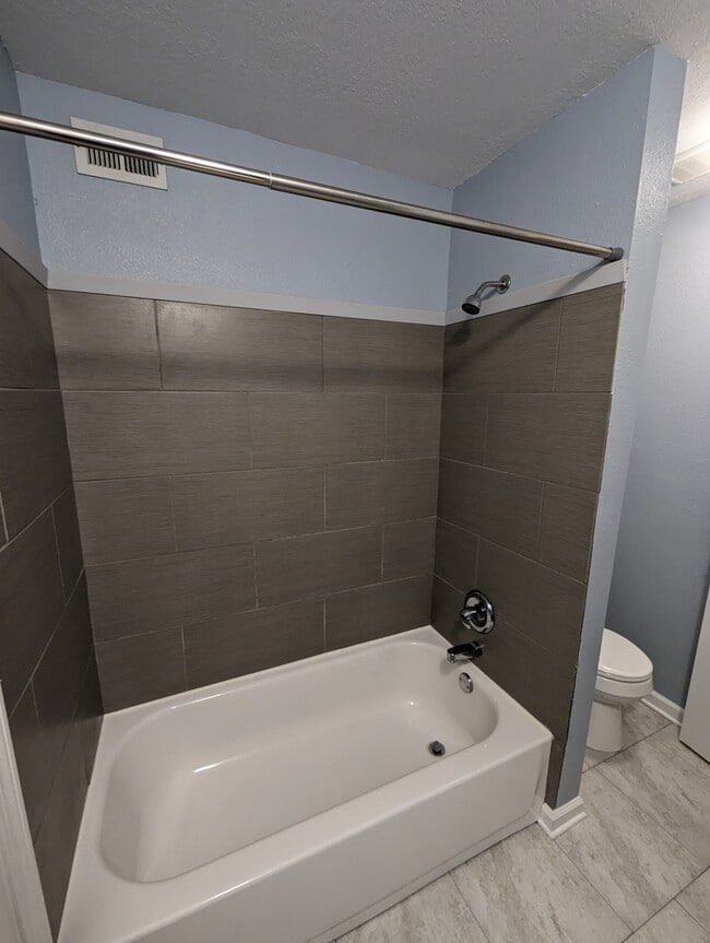 Building Photo - 2201 Scenic Hwy